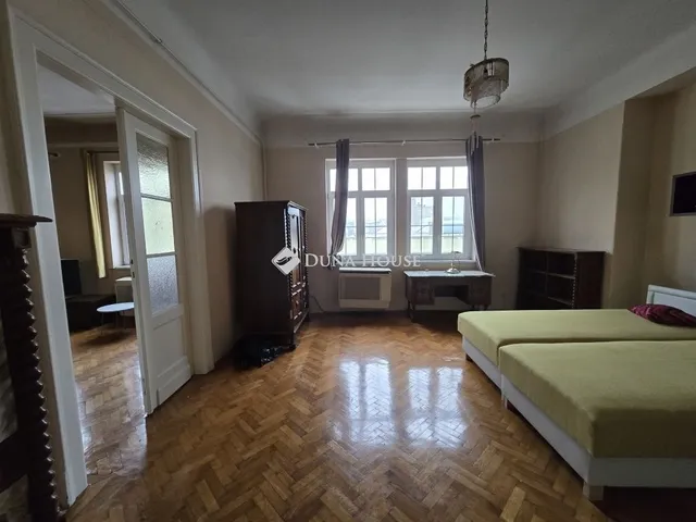 Eladó lakás Pécs 138 nm