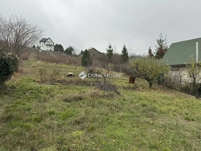 Eladó telek Pécs 1800 nm