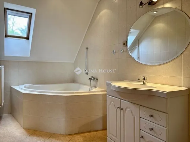 Eladó ház Pécs, Mecsekoldal 200 nm