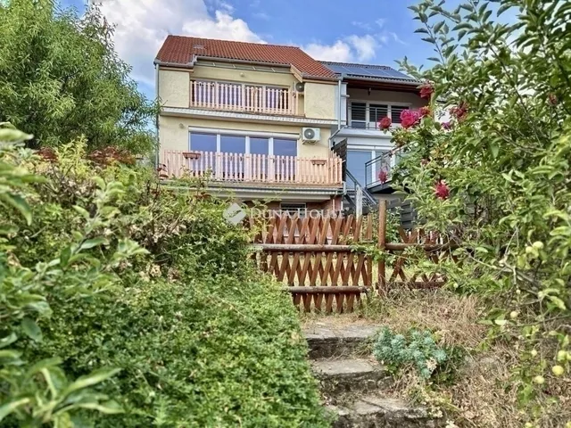 Eladó ház Pécs, Mecsekoldal 200 nm