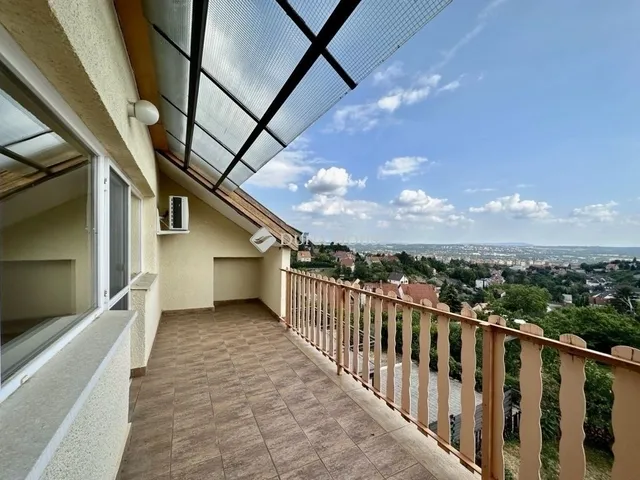 Eladó ház Pécs, Mecsekoldal 200 nm