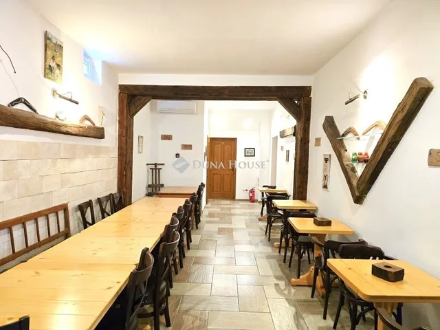 Eladó kereskedelmi és ipari ingatlan Orfű 430 nm