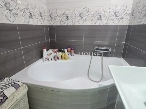 Eladó lakás Pécs, Kertváros 63 nm