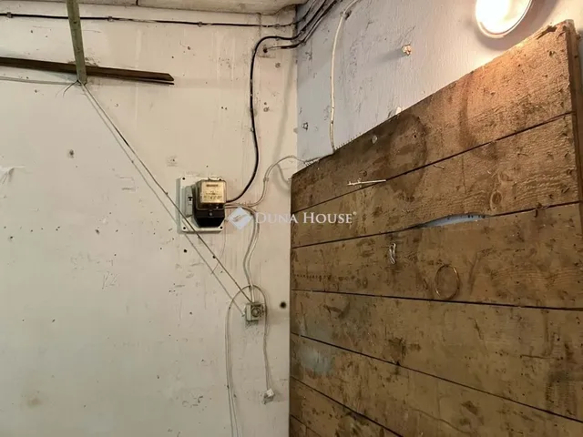 Eladó garázs Pécs, Uránváros 18 nm