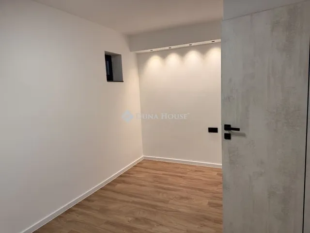 Eladó lakás Pécs, Mecsekoldal 78 nm