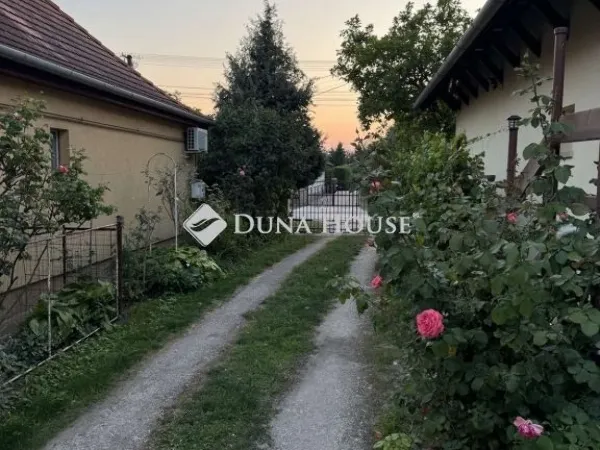 Eladó ház Kozármisleny 237 nm