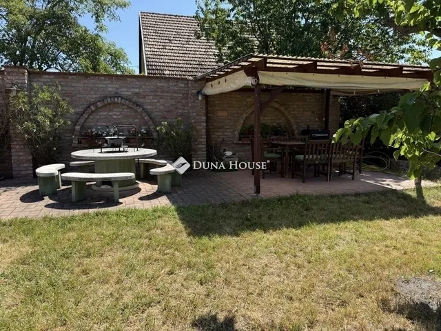 Eladó ház Balatonfenyves 210 nm