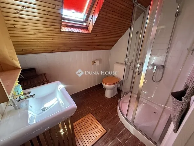 Eladó ház Balatonfenyves 210 nm