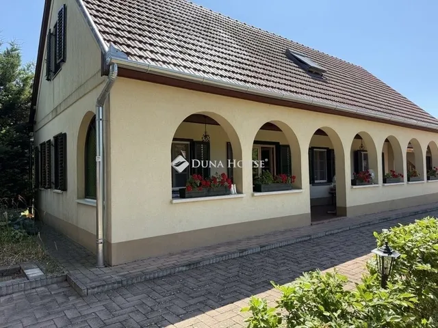 Eladó ház Balatonfenyves 210 nm