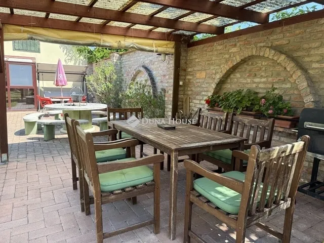 Eladó ház Balatonfenyves 210 nm