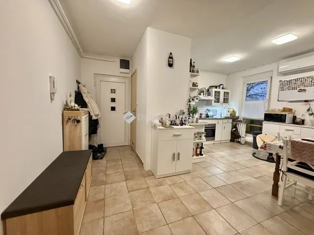 Eladó lakás Pécs, Kertváros 74 nm