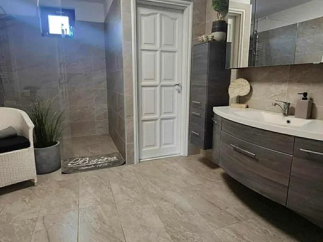 Eladó ház Pécs, Rigóder 360 nm