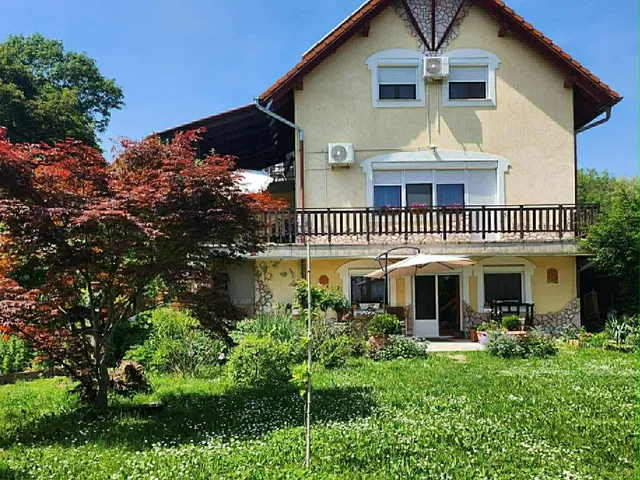 Eladó ház Pécs, Rigóder 360 nm