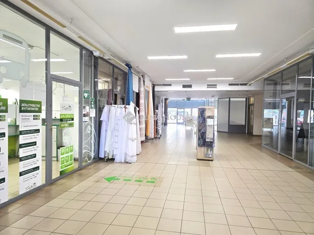 Kiadó kereskedelmi és ipari ingatlan Pécs, Belváros 35 nm
