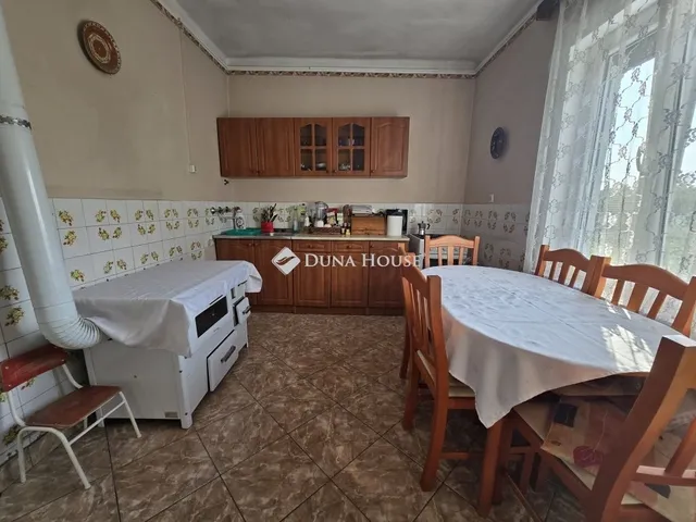 Eladó ház Kétújfalu 69 nm