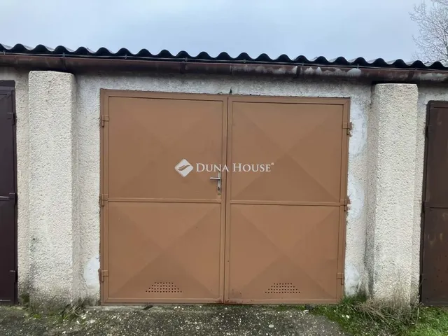 Eladó garázs Pécs 18 nm
