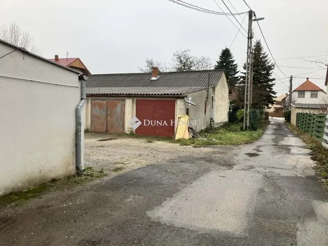 Eladó garázs Pécs 18 nm