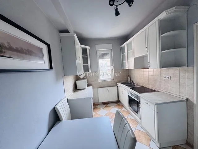 Eladó lakás Pécs, Uránváros 56 nm