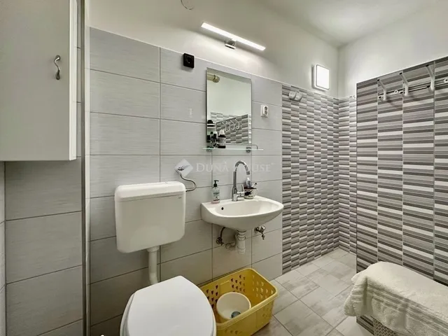 Eladó lakás Pécs, Ürög 121 nm