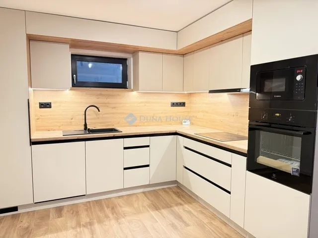 Eladó lakás Pécs 78 nm