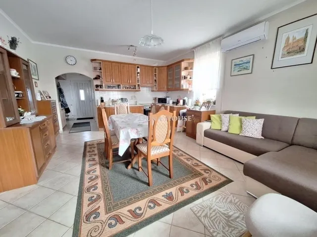 Eladó lakás Pécs, Újhegy 71 nm