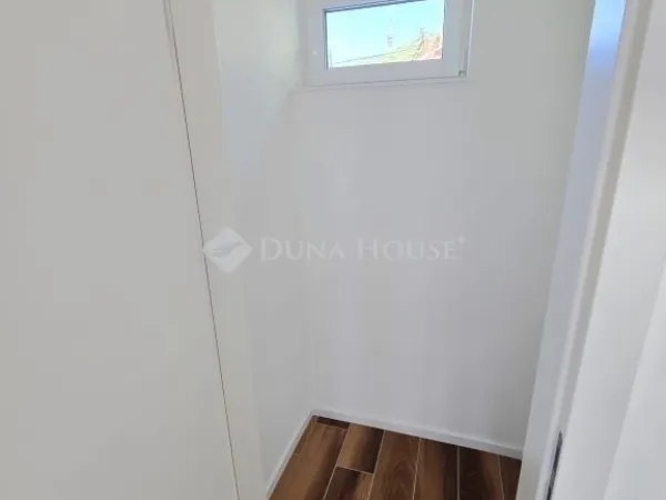 Eladó lakás Pécs, Mecsekoldal 152 nm