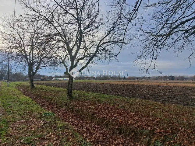 Eladó telek Kémes 1040 nm