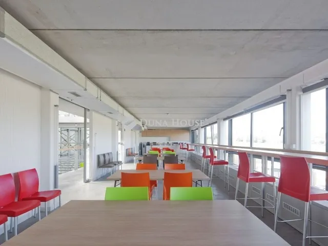 Eladó kereskedelmi és ipari ingatlan Komló 2515 nm