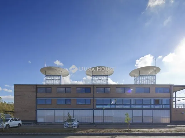 Eladó kereskedelmi és ipari ingatlan Komló 2515 nm