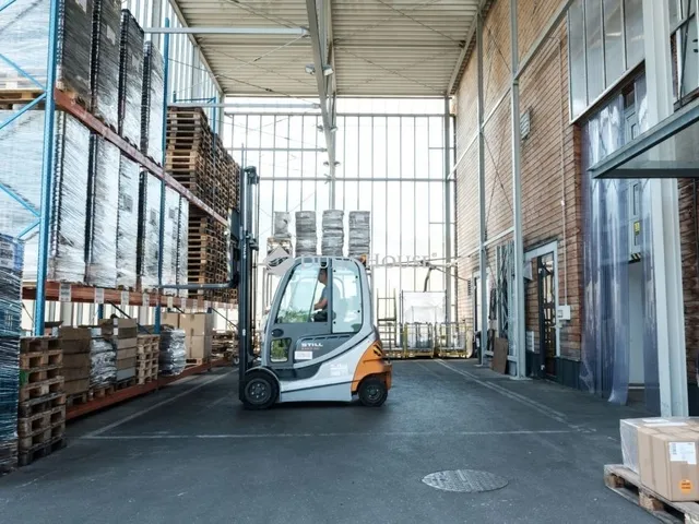 Eladó kereskedelmi és ipari ingatlan Komló 2515 nm