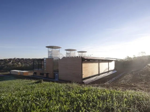 Eladó kereskedelmi és ipari ingatlan Komló 2515 nm