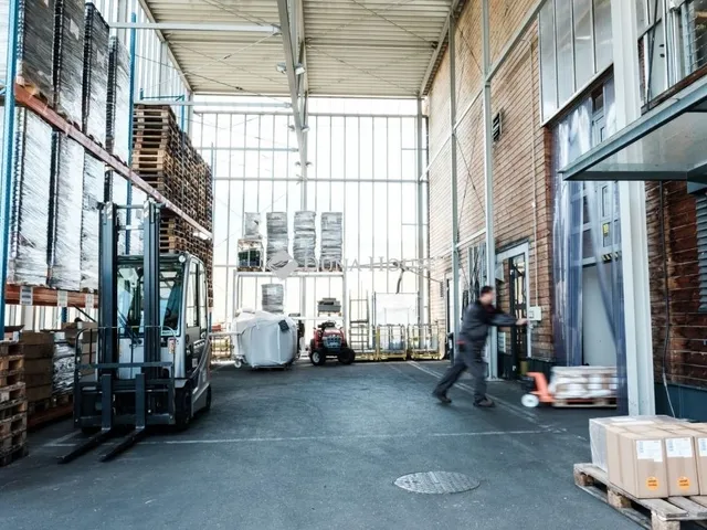 Eladó kereskedelmi és ipari ingatlan Komló 2515 nm