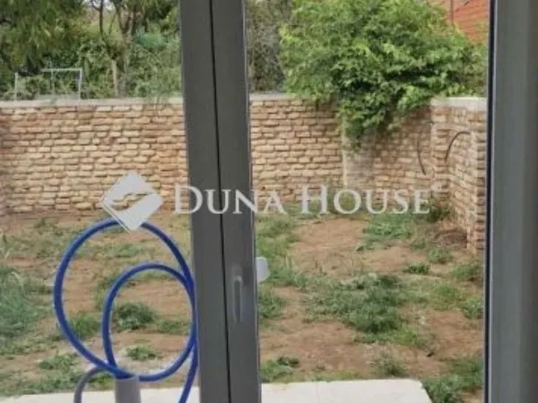 Eladó lakás Pécs, Egyetemváros 30 nm