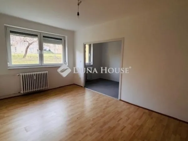 Eladó lakás Komló 43 nm