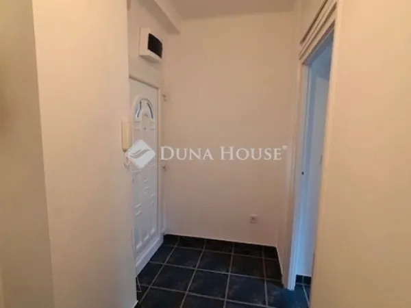 Eladó lakás Komló 43 nm