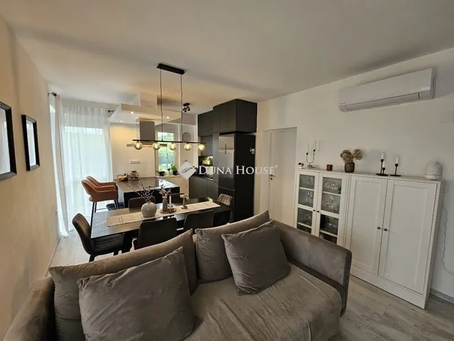 Eladó lakás Pécs, Kertváros 92 nm