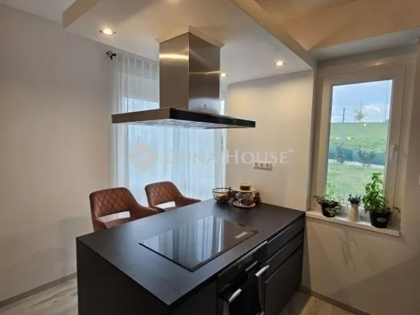 Eladó lakás Pécs, Kertváros 92 nm