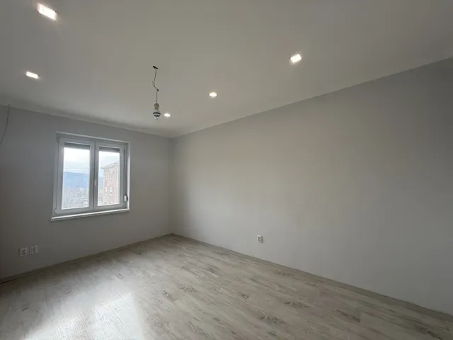 Eladó lakás Komló 54 nm