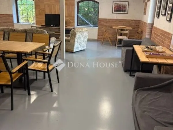 Eladó kereskedelmi és ipari ingatlan Pécsvárad 310 nm