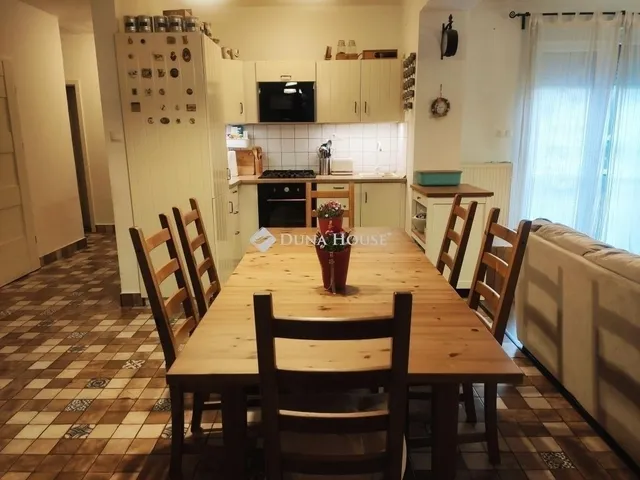 Eladó lakás Pécs, Diós 130 nm