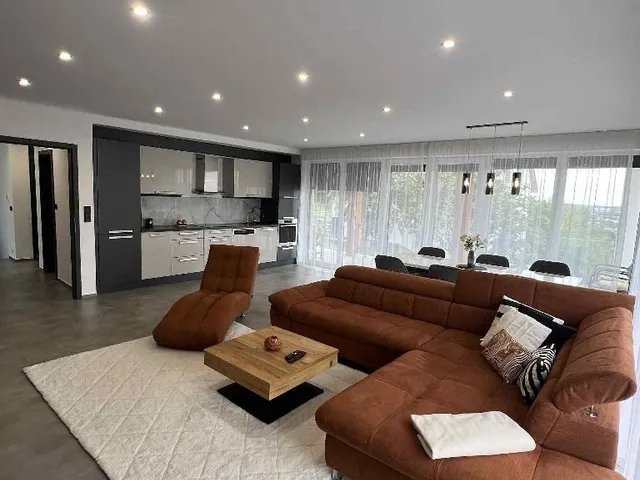 Eladó ház Pécs, Egyetemváros 129 nm