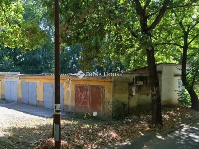 Eladó garázs Pécs, Uránváros 17 nm