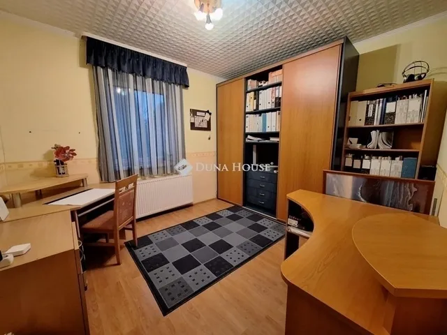 Eladó ház Kozármisleny 183 nm