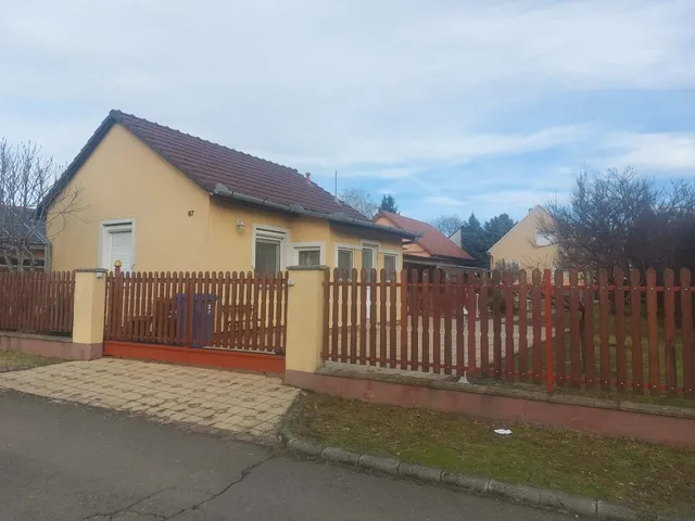 Eladó ház Kozármisleny 200 nm