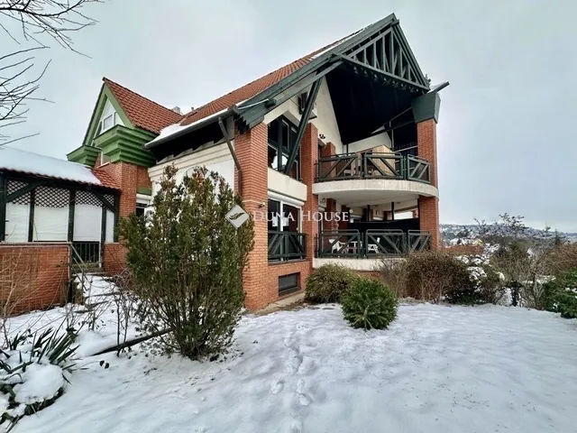 Eladó lakás Pécs, Makár 106 nm