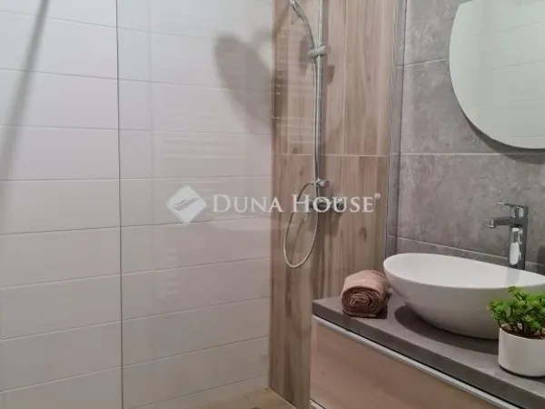 Eladó lakás Pécs, Mecsekoldal 73 nm