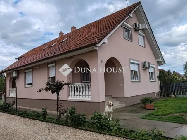 Eladó ház Siklós 142 nm