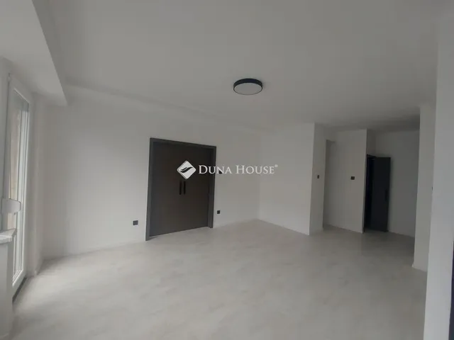 Eladó lakás Pécs, Uránváros 62 nm