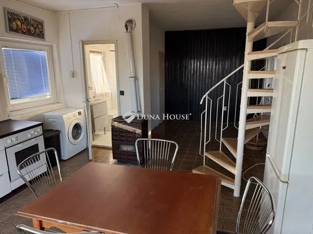 Eladó ház Pécs, Szkókó 48 nm