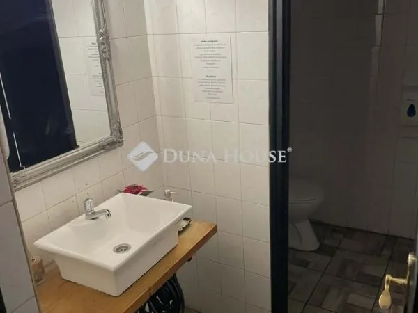 Eladó kereskedelmi és ipari ingatlan Pécs, Belváros 200 nm